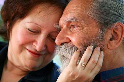 Older Latin American couple in love